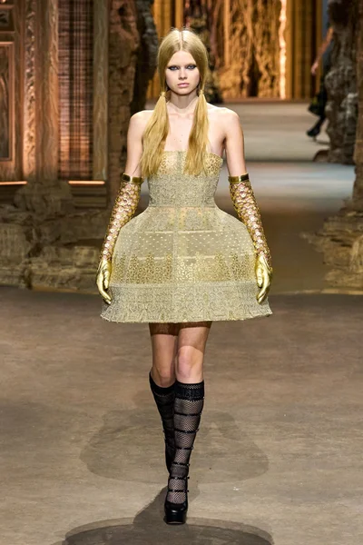 Look 80
